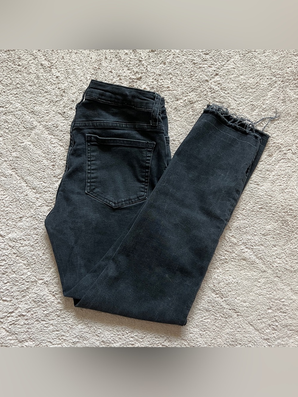 Free People We the Free Jeans Raw Edge Hem Skinny Leg Preppy Minimalist Sz 28